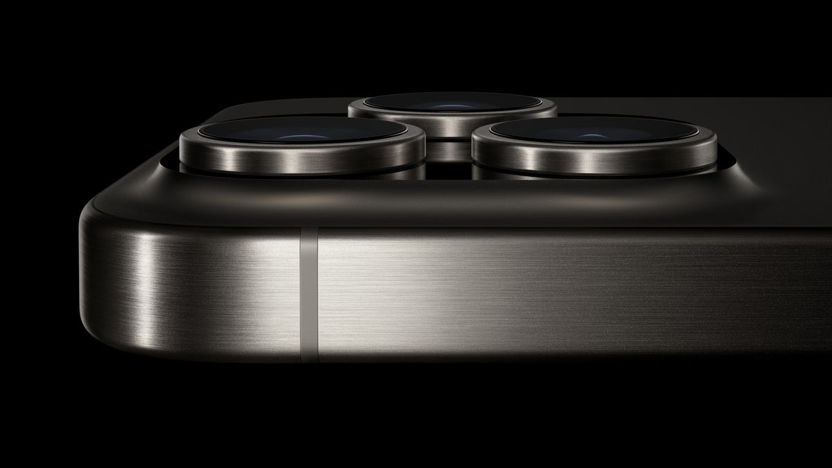 iPhone 15 Pro Max – close-up of Pro camera system with 5x Telephoto